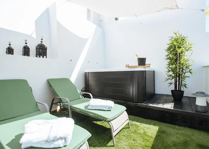 Desing House with Rooftop in Alameda de Hércules