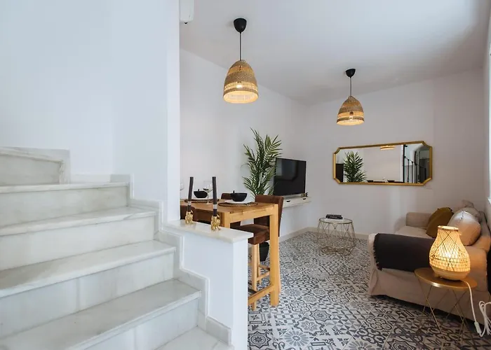 Desing House with Rooftop in Alameda de Hércules
